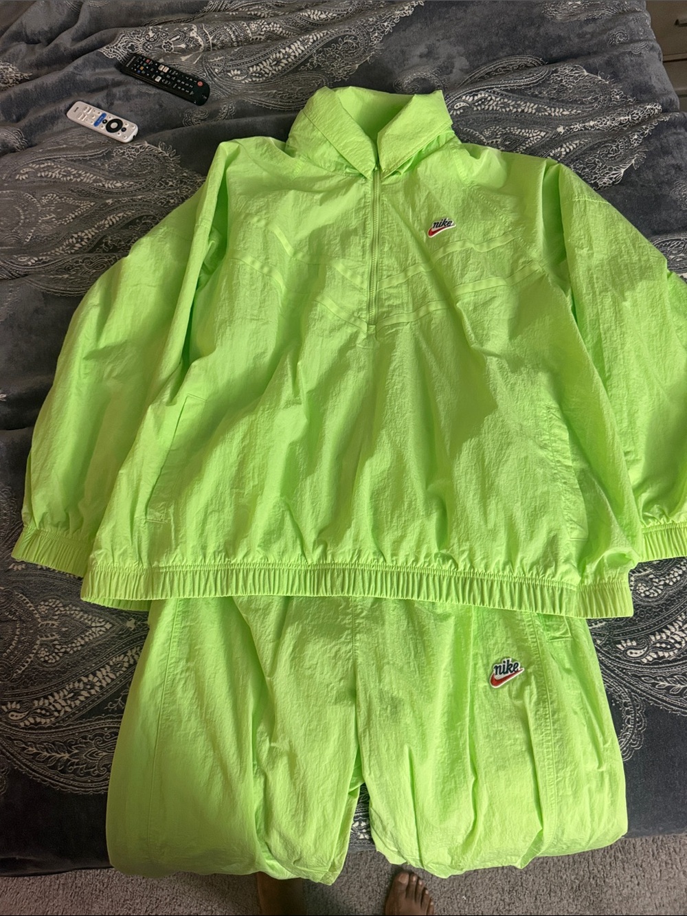 Men Vintage 90,s Nike Neon Lime Two-Piece Windbreaker Set